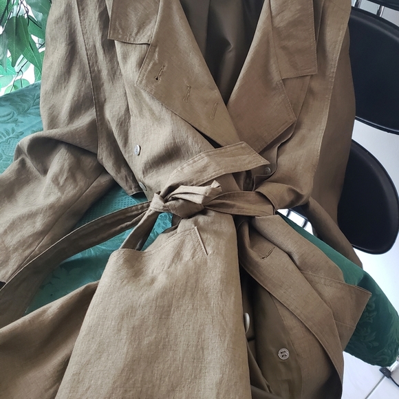 Extremely detailed olive trench coat - Picture 2 of 5